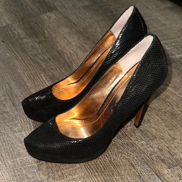 BCBGeneration Shiny Black Textured Heels - Picture 5 of 5